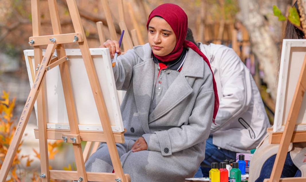 Diyarbakır’da öğrenciler tarihi ve doğayı tuvale taşıyor 1